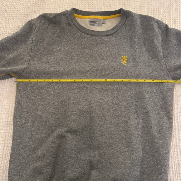 Perfect condition old school men’s medium WESC gray and yellow one crew neck - Picture 4 of 6